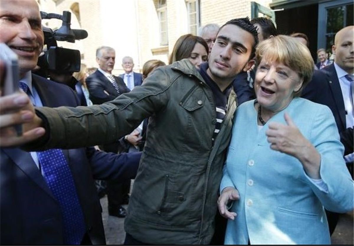 سلفی مرکل با بمبگذار بروکسل و پاریس؟ +عکس