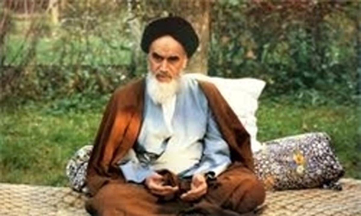 جاسازی اعلامیه‌‌ها روی کفش یک طلبه برای رسیدن به قم