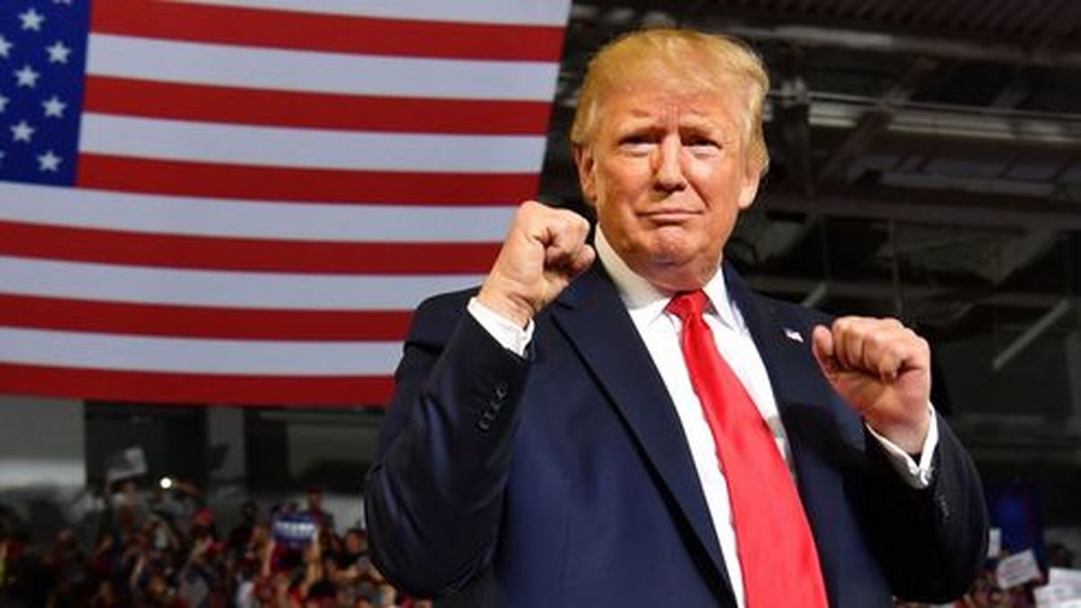 فیلم: حضور ماشینی ترامپ در جمع طرفدارانش