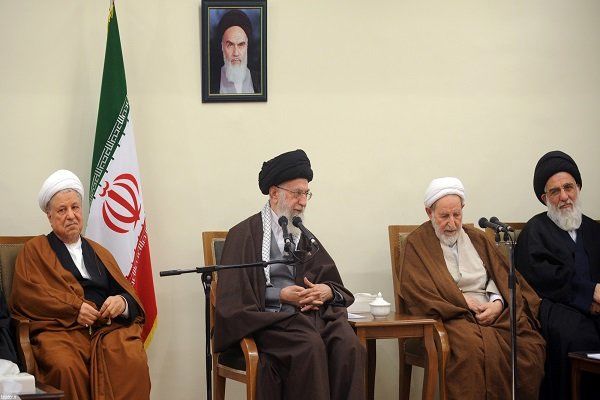 عدم حضور آقایان یزدی و مصباح برای مجلس خبرگان خسارت است/ مقایسه رفتار نجیبانه راینیاورندگان انتخابات اخیر با رفتار نانجیبانه فتنهگران ۸۸/ وظیفه مجلس خبرگان:انقلابی ماندن، انقلابی فکر کردن و انقلابی عمل کردن