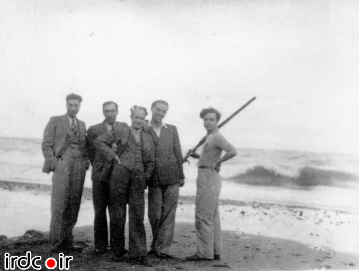 عكسی از رهی معیری