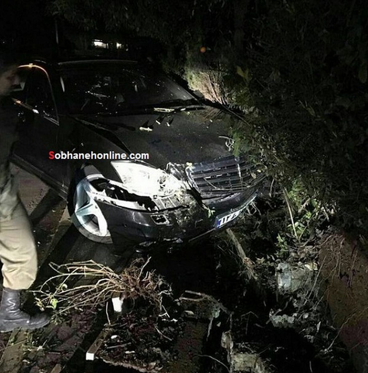 عکس: تصادف شدید بنز لوکس در ایران
