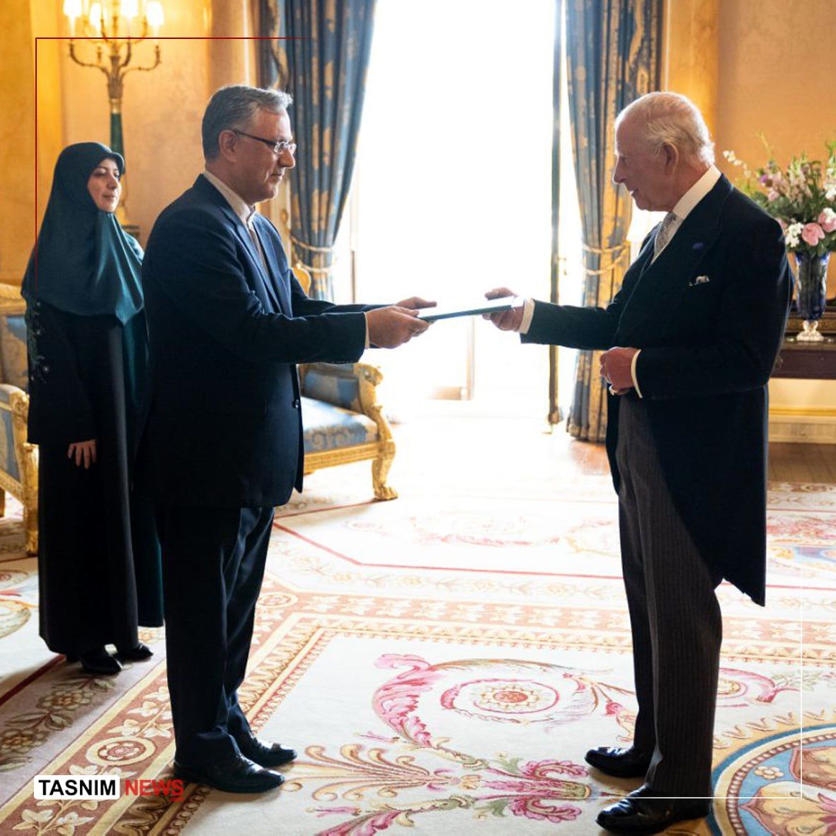 سفیر ایران در انگلیس استوارنامه خود را تقدیم پادشاه انگلیس کرد