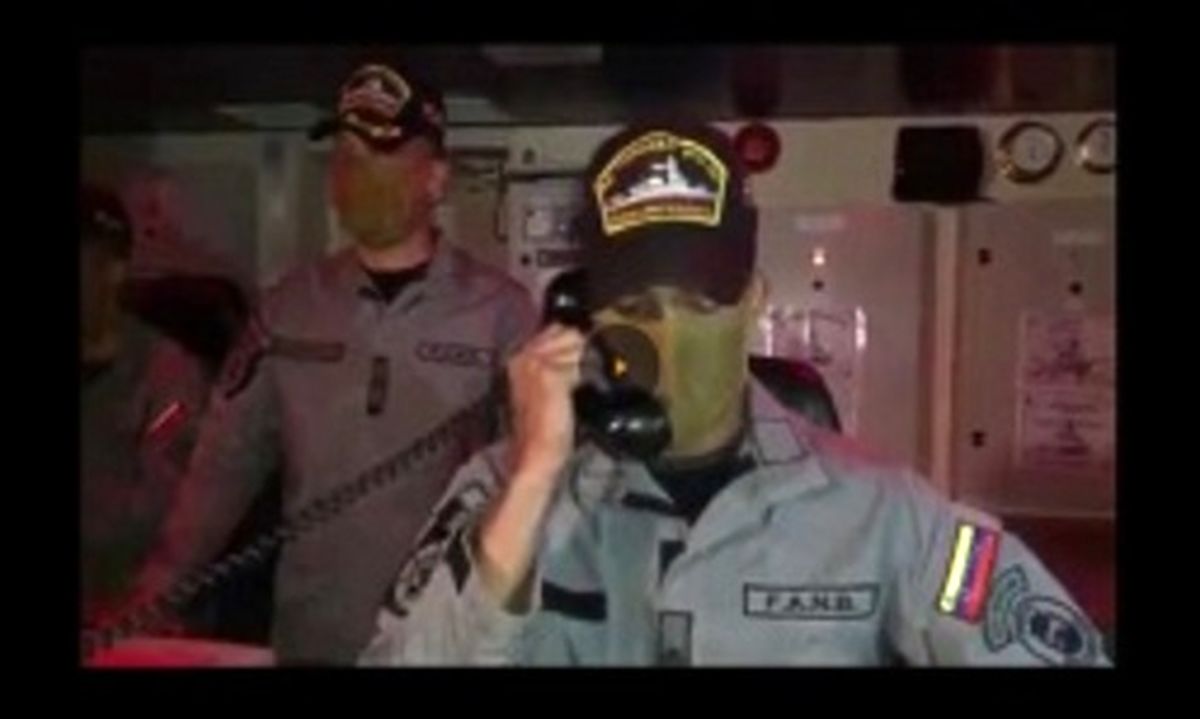 گفت‌وگوی نظامی نیروی دریایی ونزوئلا با سرنشینان نفتکش ایرانی +فیلم