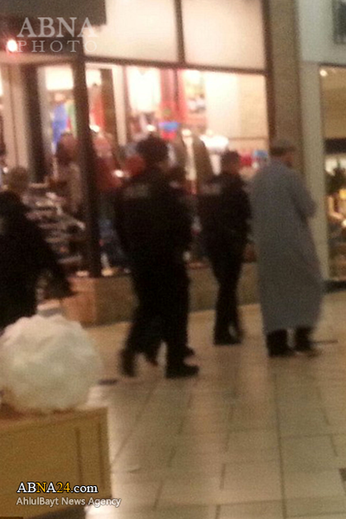 اخراج خانواده مسلمان از مرکزخریدی درآمریکا+تصاویر