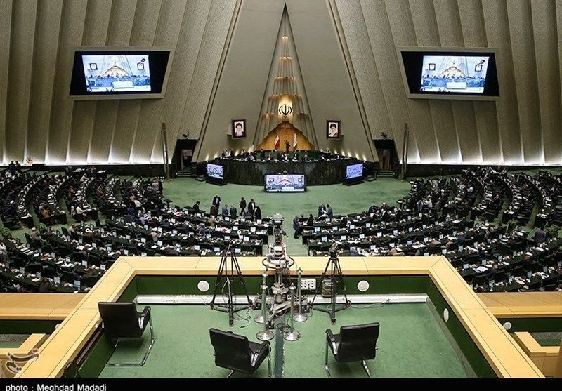 حاجی‌بابایی: دولت در تغییر ساعت مدارس تجدیدنظر کند