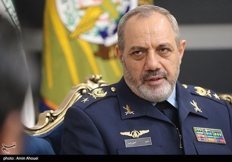 حضور وزیر دفاع در منزل شهید فخری‌زاده