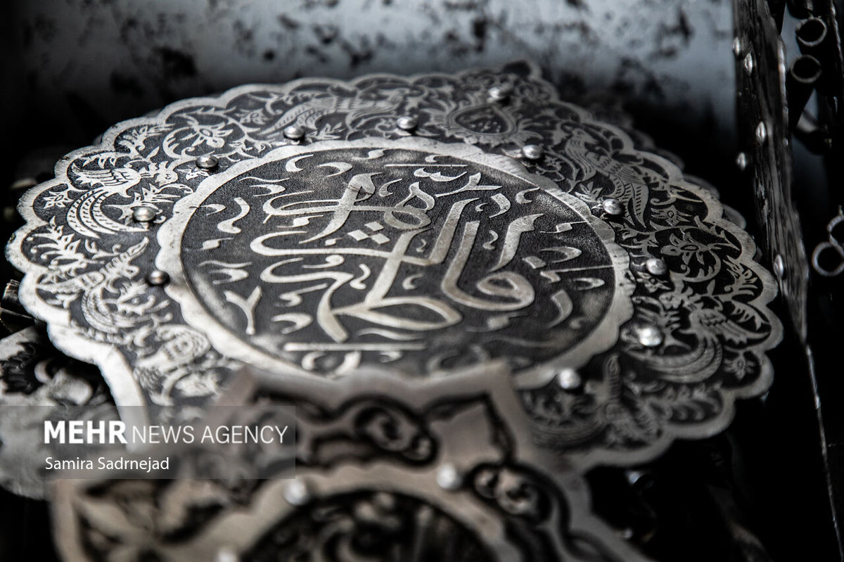 سینه‌زنی طوفانی اردبیلی‌ها در حسینیه معلی شبکه سه / طنین غیرت در شب سوم محرم