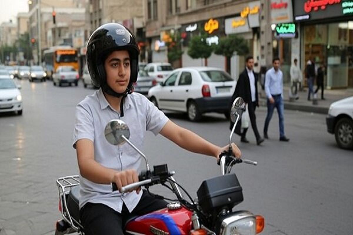 چه شرایطی برای گرفتن گواهینامه موتور در ۱۶ سالگی وجود دارد؟
