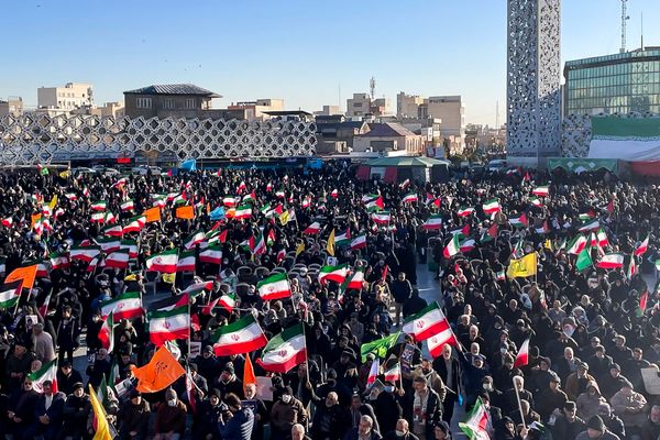 حضور گسترده مردم تهران در مراسم ۹ دی با وجود سرمای هوا