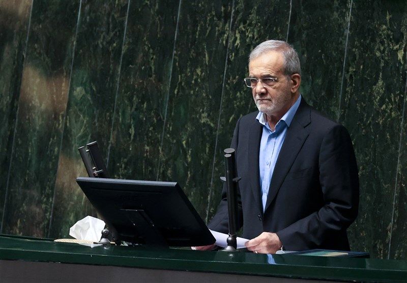 پزشکیان: چرا مصرف بنزین را کم یا بهینه نکنیم و این پول را به خود مردم ندهیم؟ 