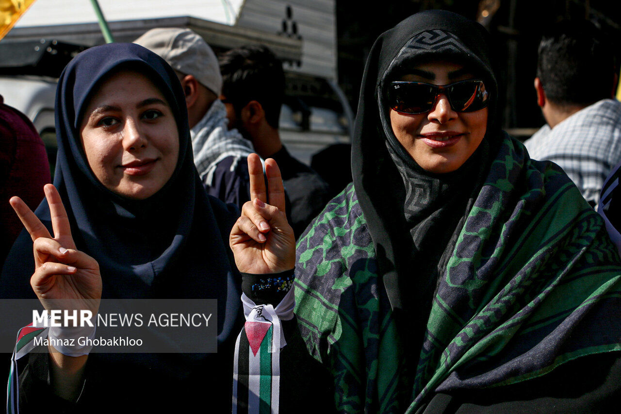 تصاویر: تجمع کارمندان ادارات شهر تهران در میدان فلسطین