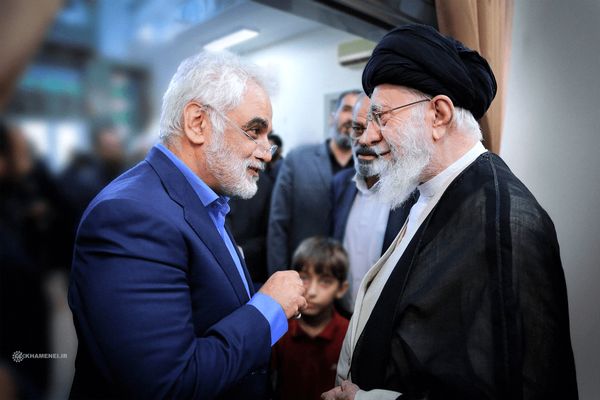  تصویری از شهید طهرانچی در کنار امام شهید