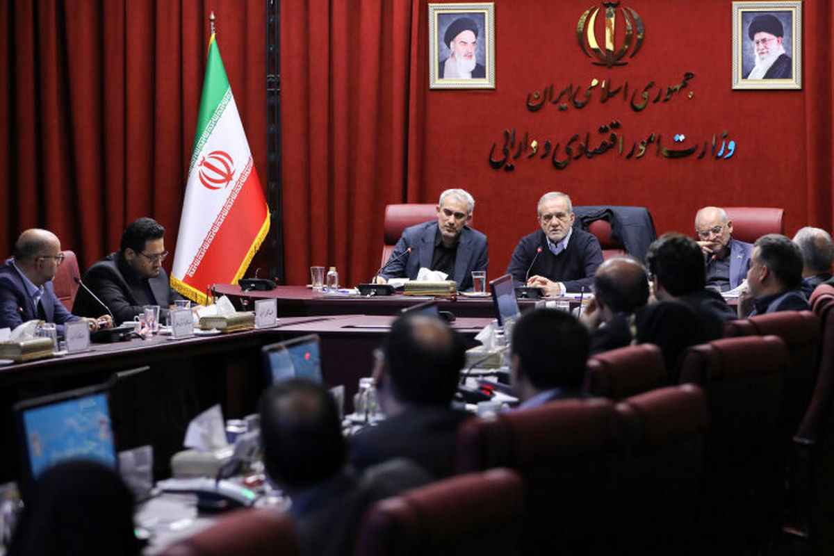 نشست سه ساعته پزشکیان با وزیر و معاونان وزارت اقتصاد