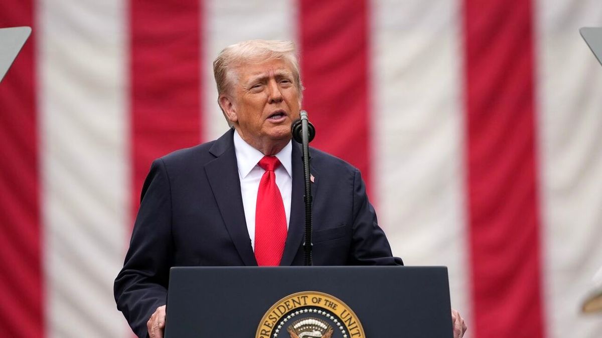 ترامپ: باید دین را به آمریکا بازگردانیم/ من از مخالفانم متنفرم