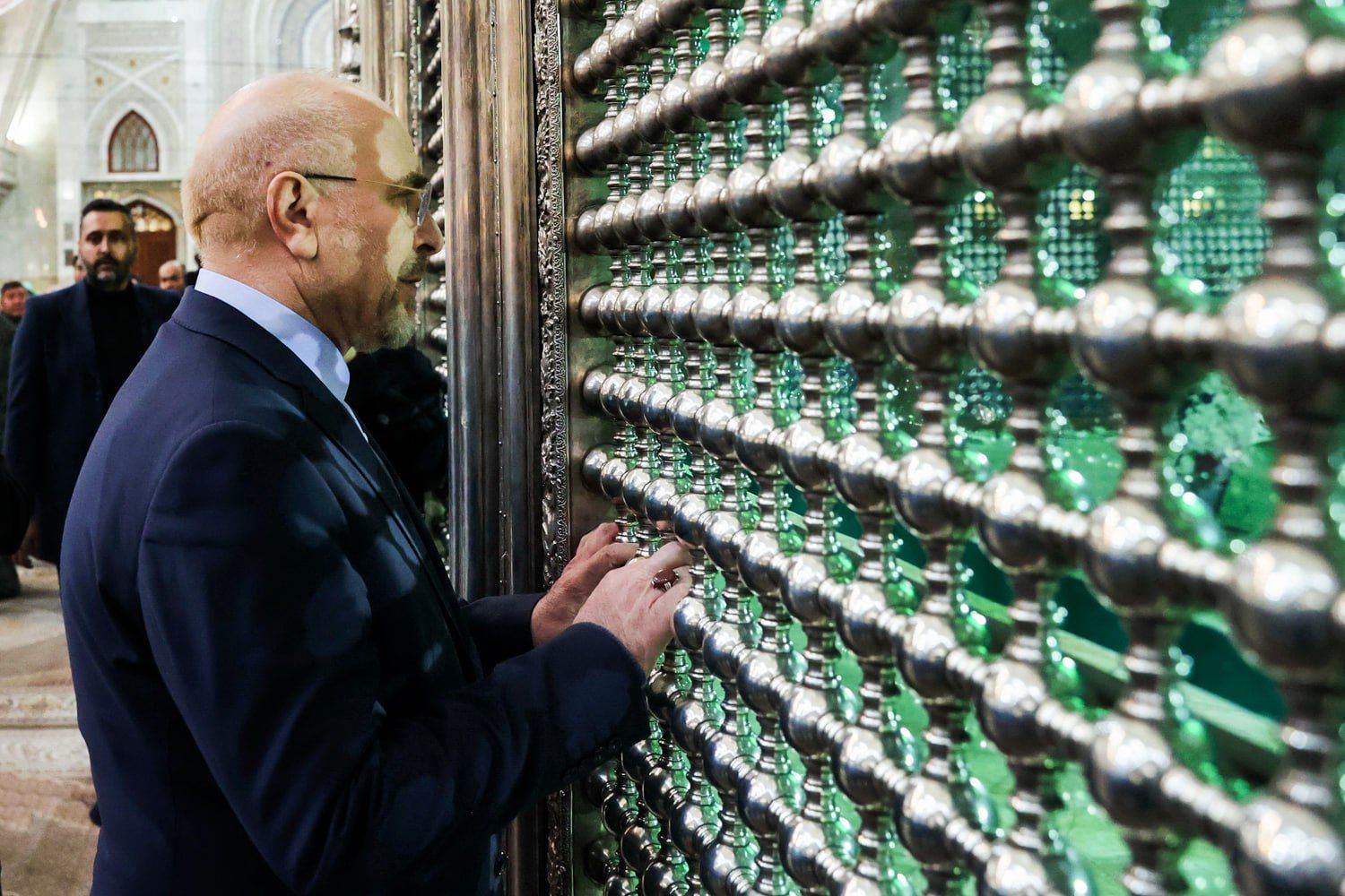 تصاویر: تجدید میثاق نامزدهای فهرست شورای ائتلاف نیروی انقلاب با آرمانهای انقلاب در حرم امام (ره)