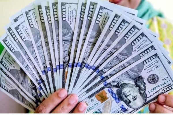 شوک ارزی؛ جهش ۶۰۰۰ تومانی قیمت دلار | دلار از ۱۳۱ هزار تومان عبور کرد