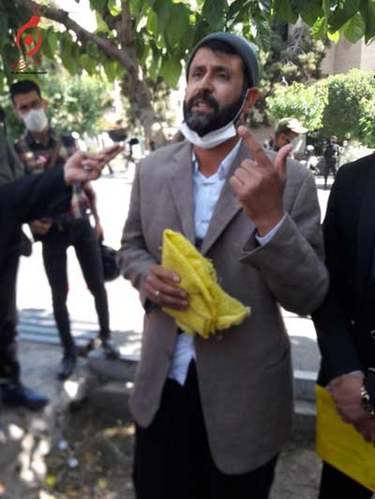 داوطلب ضایعاتی دنبال تاسیس دولت راحت‌خوران! +عکس