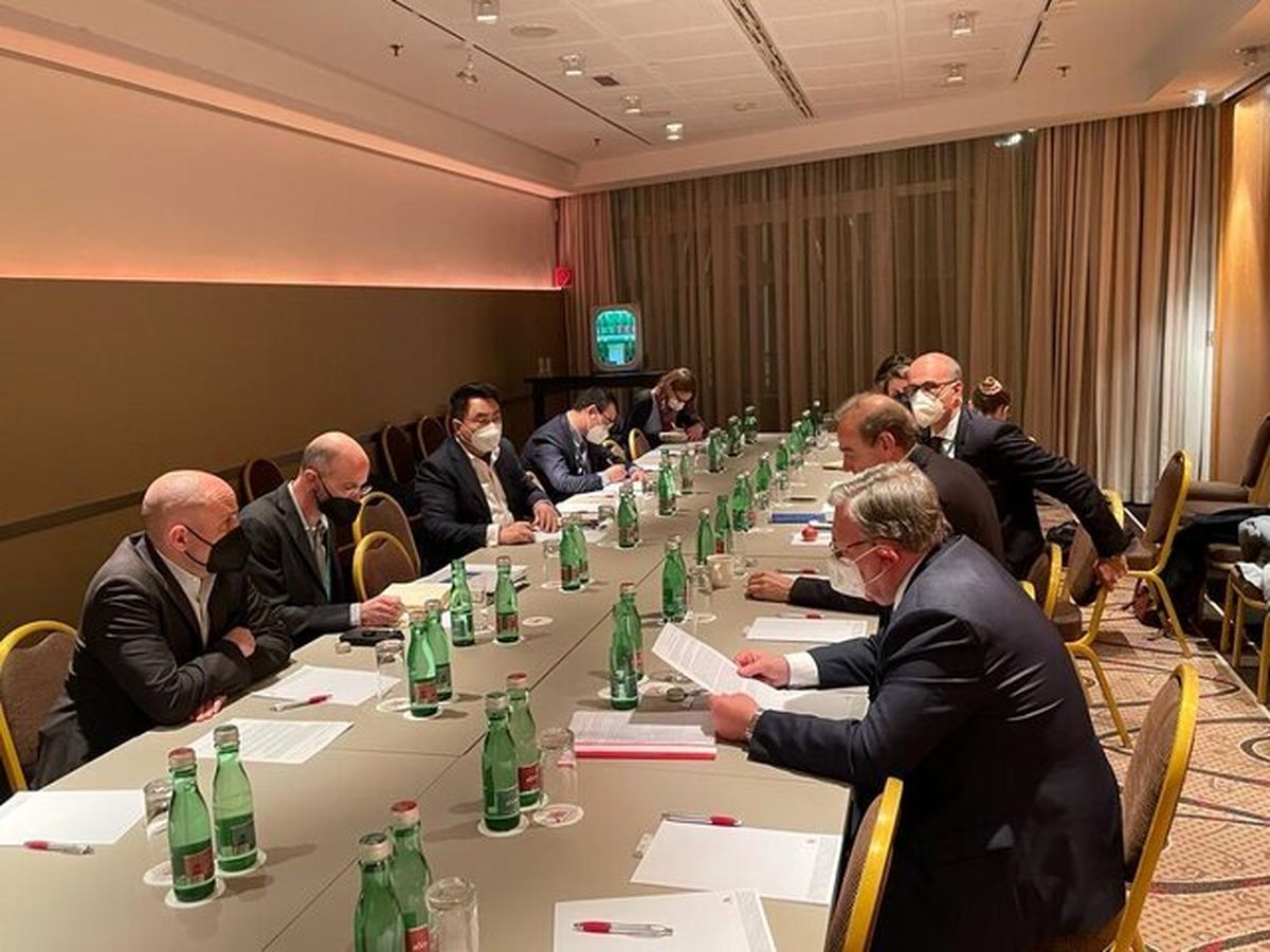 بررسی مسایل دشوار و چالش‌برانگیز روی میز ۱+۴ و آمریکا