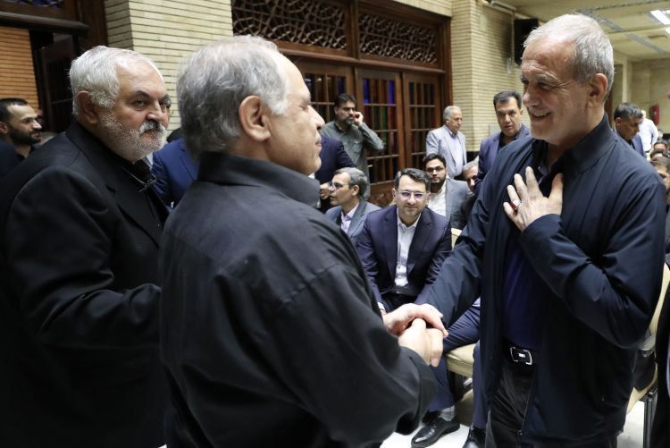 تصاویر: حضور رئیسجمهور در مراسم ختم