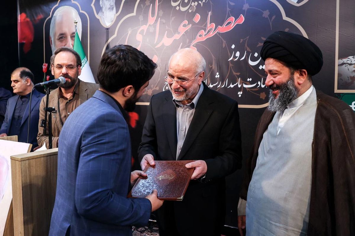  تقدیر از فرزند سردار شهید مصطفی عبداللهی و پدر شهید آرمان علی‌وردی توسط  قالیباف +عکس