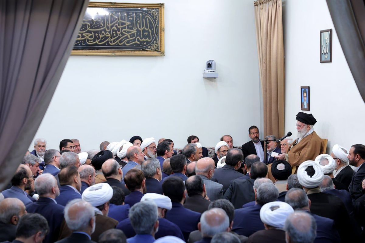 رهبر انقلاب: گفتگوهای عمان یکی از دهها کار وزارت خارجه است/ مسائل کشور را به گفتوگوها گره نزنیم/ صرفهجویی در مصرف حاملهای انرژی ضرورتی اساسی است