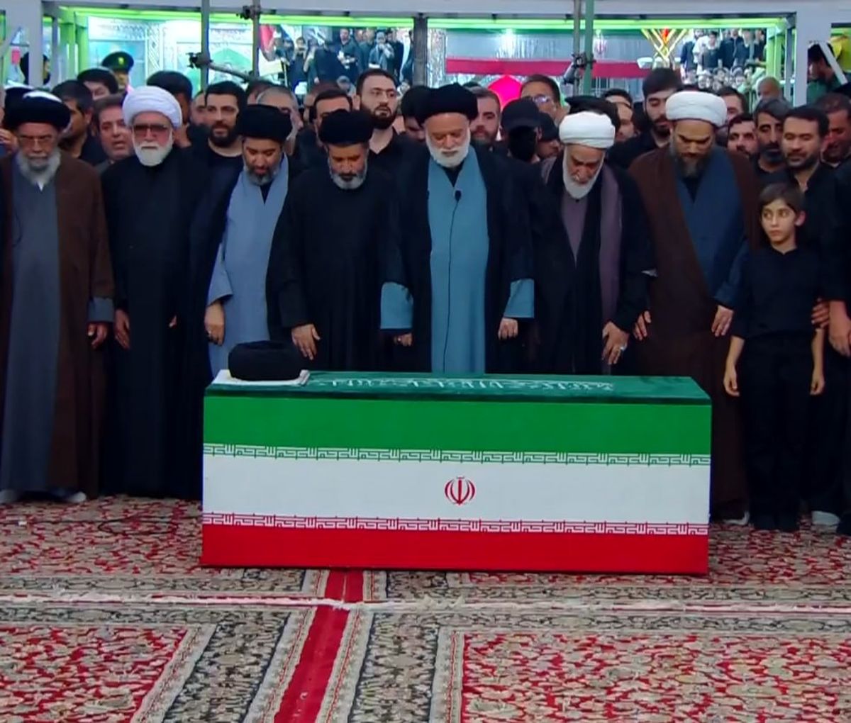 نماز پسر بر پیکر پدر