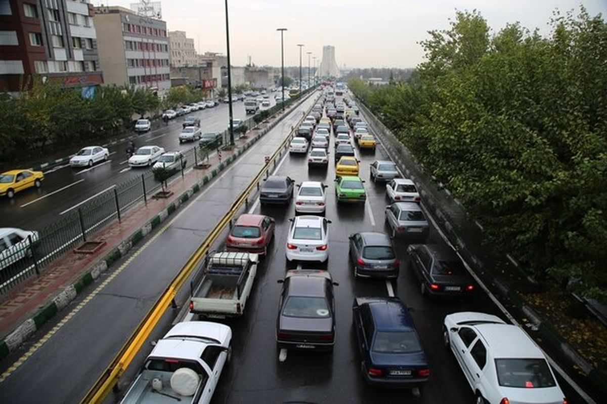 ترافیک سنگین در اکثر معابر و بزرگراه‌های پایتخت