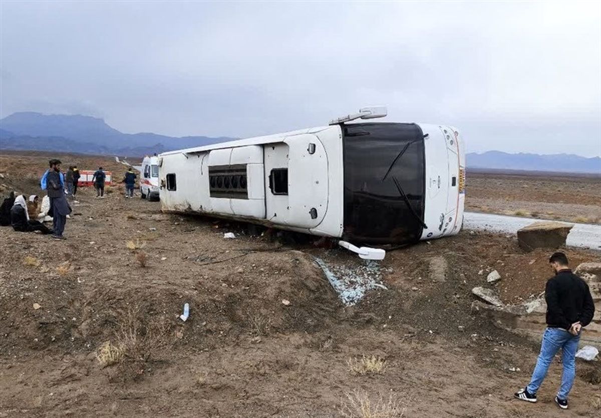 اعلام علت واژگونی اتوبوس در محور فیروزآباد _ کوار