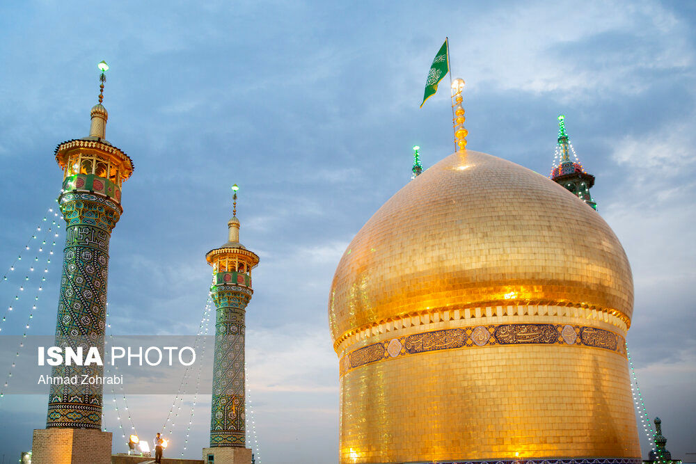 تصاویر: آیین تعویض پرچم گنبد حرم مطهر حضرت معصومه(س)