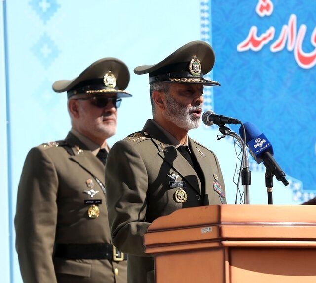 فرمانده کل ارتش: تمام آموزش‌های خود را به روز و نیازهای میدان جنگ تنظیم کرده‌ایم