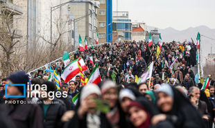 تصویری از بانوی موتورسوار در راهپیمایی امروز 