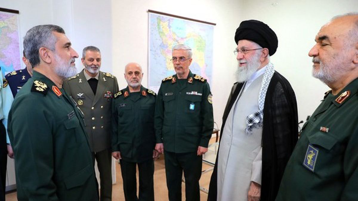 روزی که سرداران سلامی و حاجیزاده از رهبر انقلاب التماس دعای شهادت کردند!