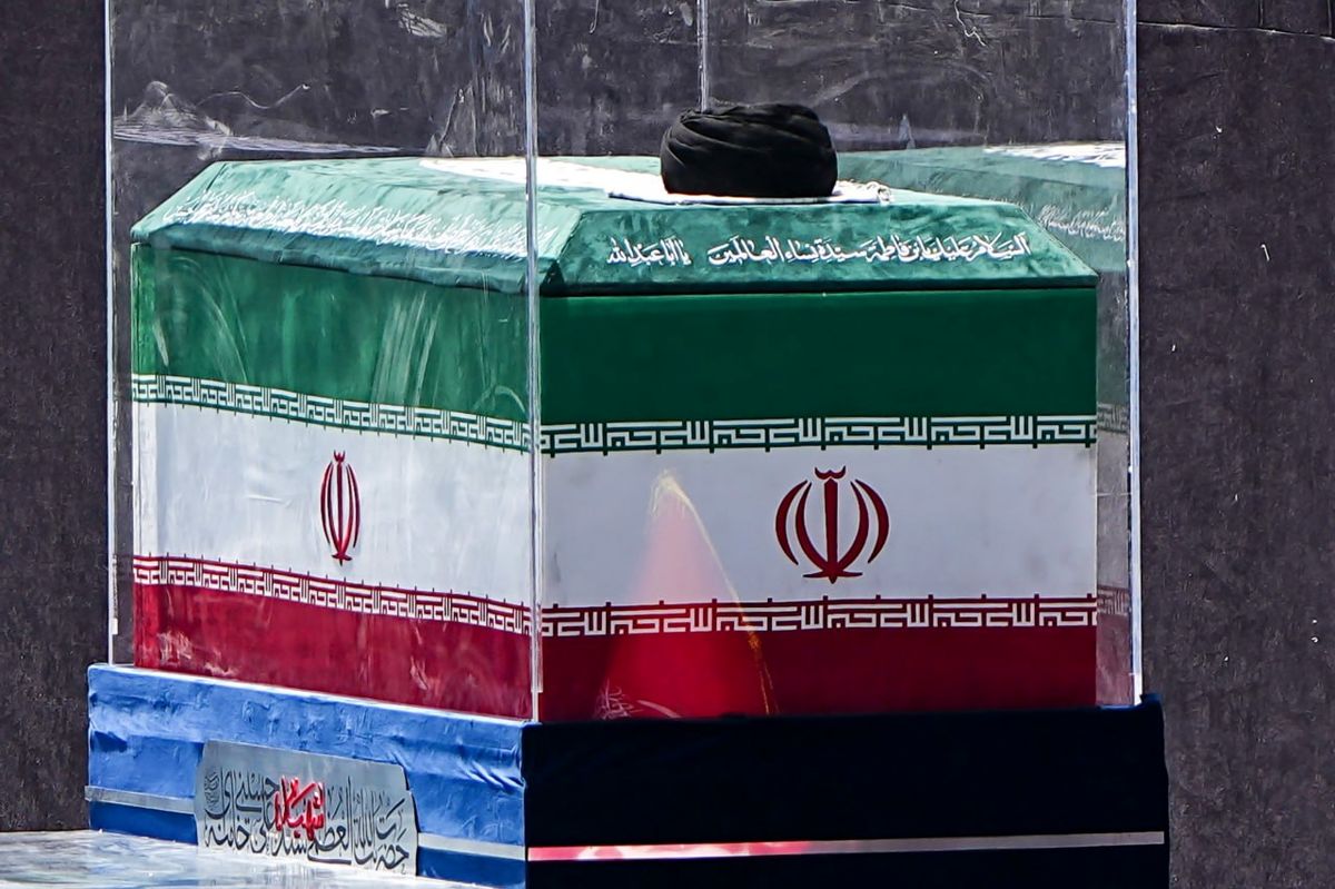  المیادین: هواپیمای حامل پیکر رهبر شهید ایران تا دقایقی دیگر وارد نجف می‌شود
