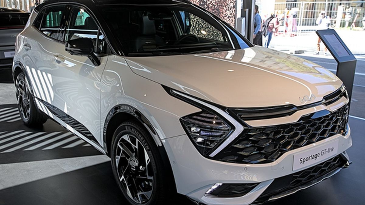 قیمت‌گذاری پرحاشیه یک خودروی وارداتی | فروش جنجالی اسپورتیج در ایران | سازمان حمایت جلوی ادامه فروش را گرفت