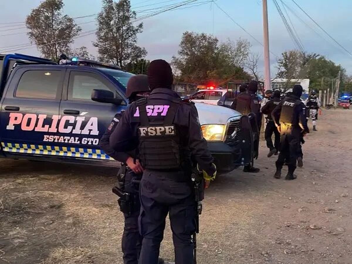 جان‌باختن ۱۱ تن در حمله مسلحانه به یک زمین فوتبال