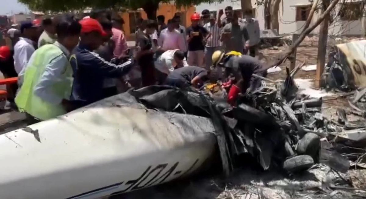 هواپیما در هند سقوط کرد 