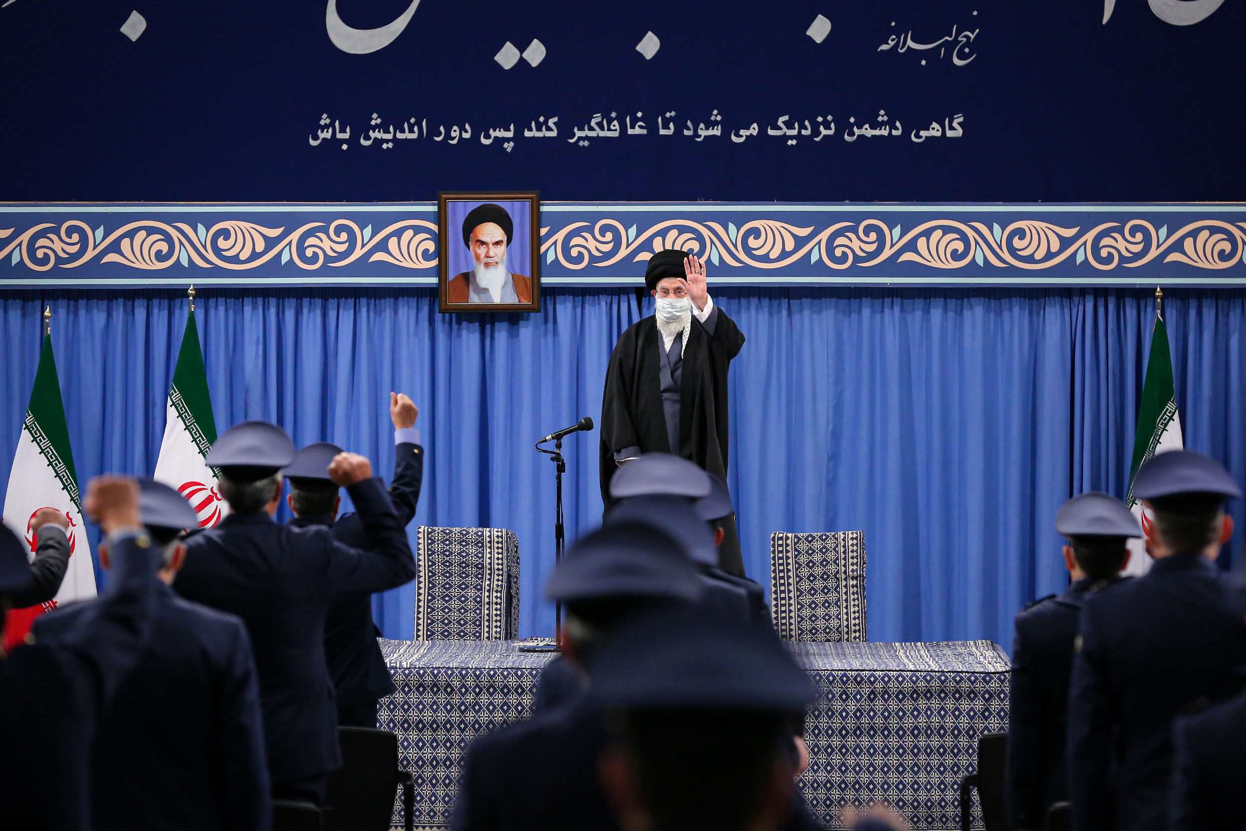  تمجید رهبر انقلاب از رزمایشهای اخیر نیروهای مسلح