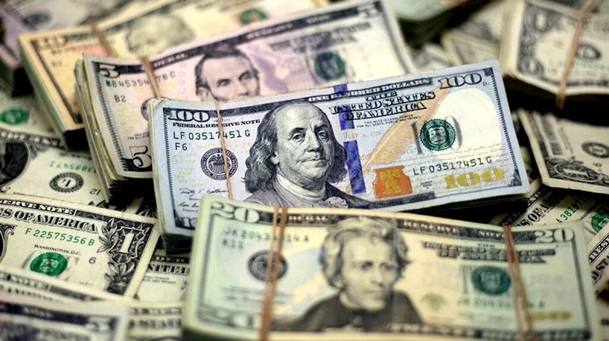 قیمت دلار رکورد تازه زد | بازار آماده ورود به کانال ۱۳۷ هزار تومان؟