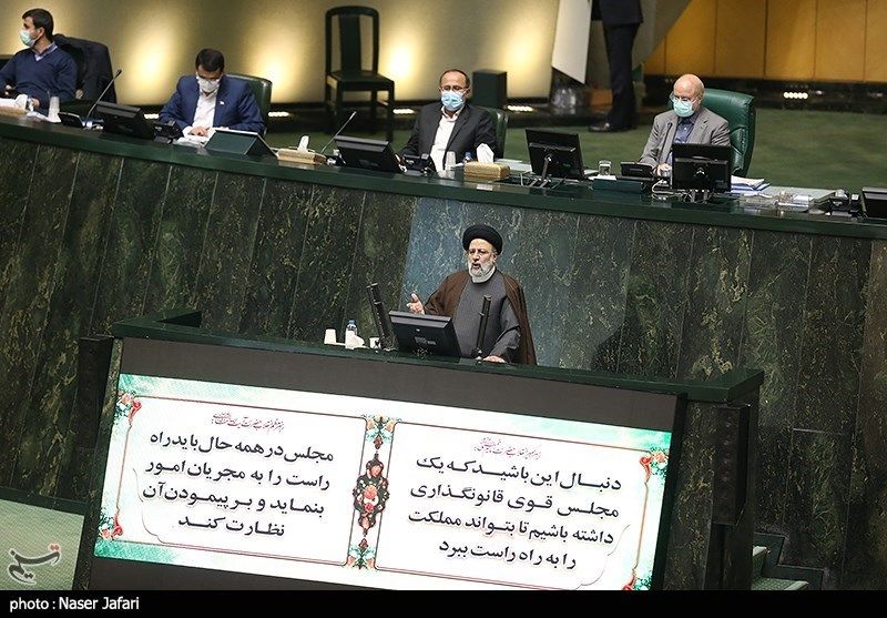تصاویر: دفاع رئیسی از لایحه بودجه 1401 در صحن مجلس