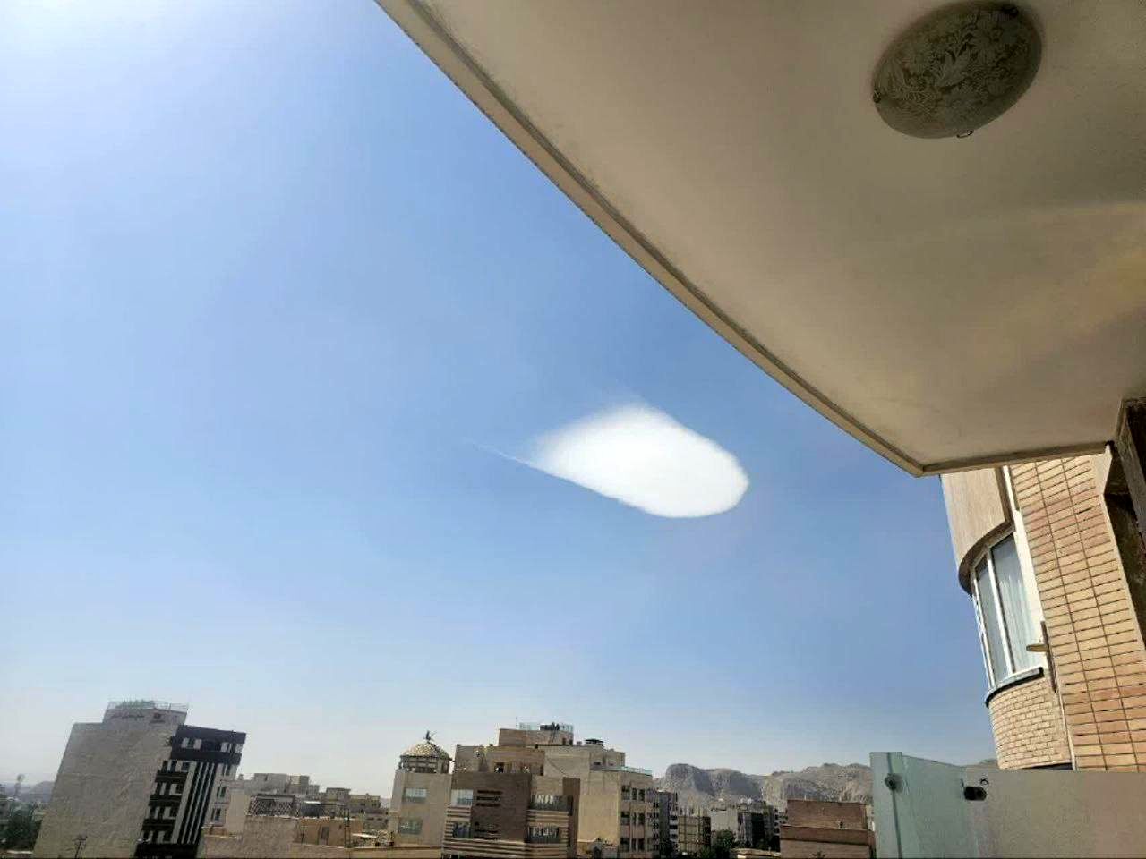 رد عجیب در آسمان اصفهان +عکس