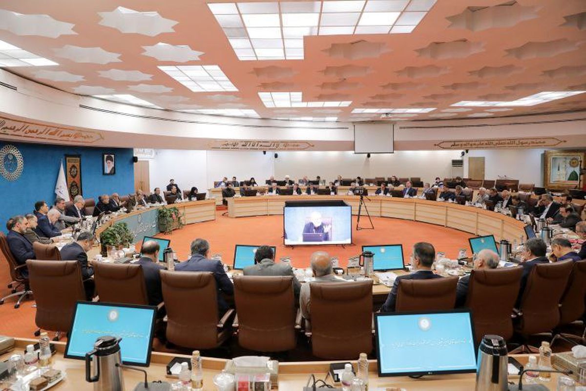پزشکیان: تفویض اختیار به استانداران را رها نمیکنیم
