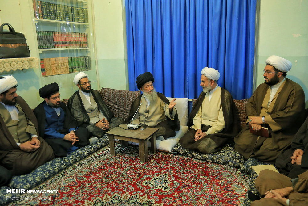 آیت الله علوی گرگانی در قاب دوربین