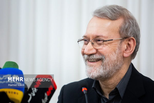 دیدار علی لاریجانی با خانواده شهید حاج رمضان +فیلم