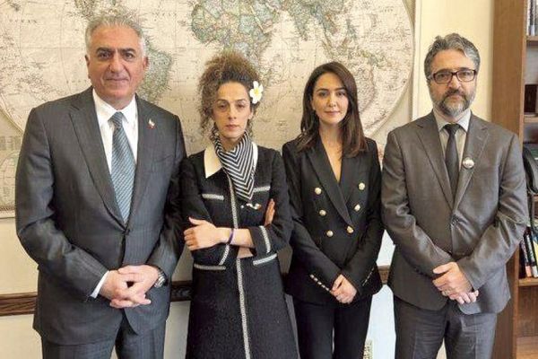 خیانت سلطنت‌طلبان به ایران