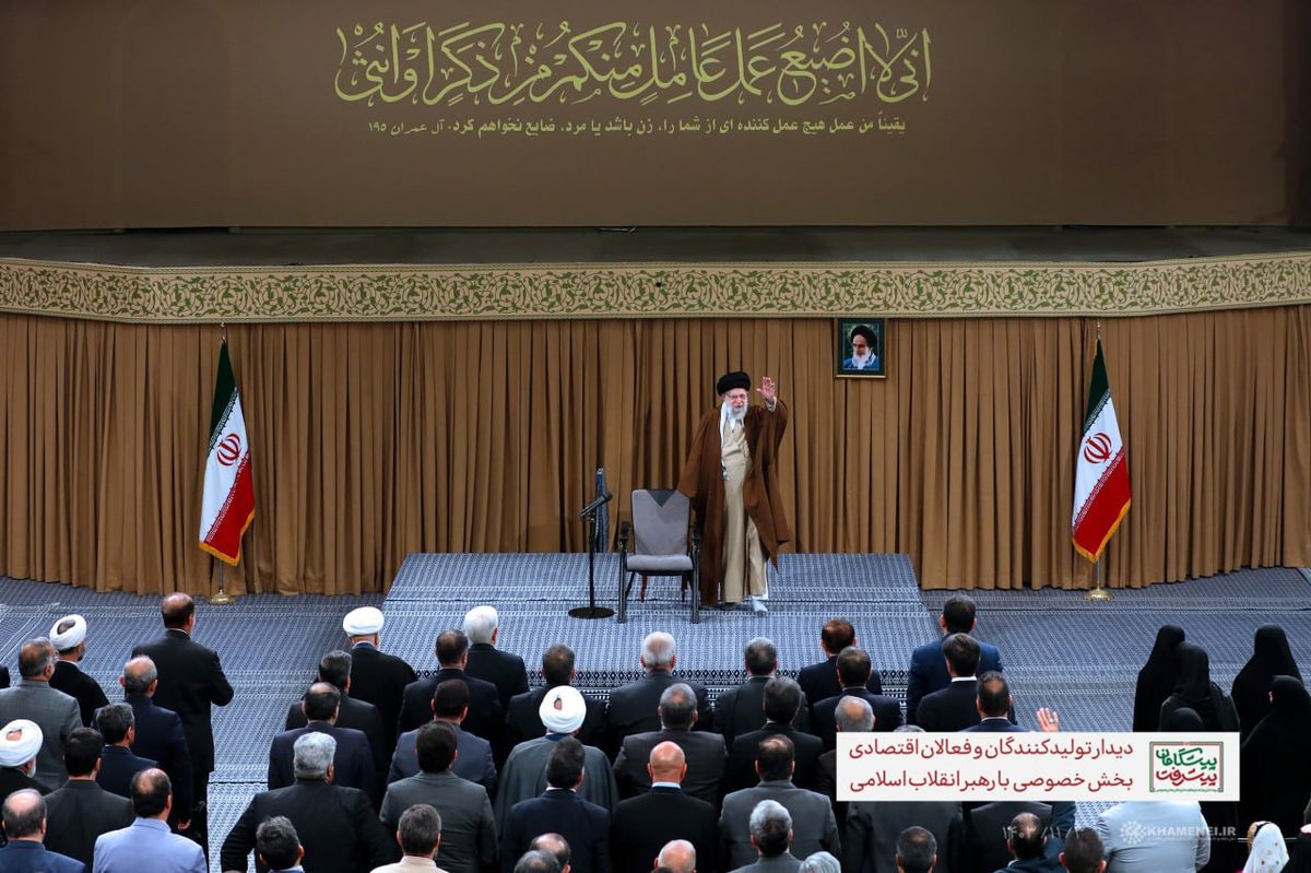  سخنان آقای مجتبی دستمالچیان؛ فعال حوزه صنعت نساجی در حضور رهبر انقلاب