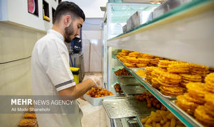 تصاویر: ضیافت زولبیا و بامیه در مشهد