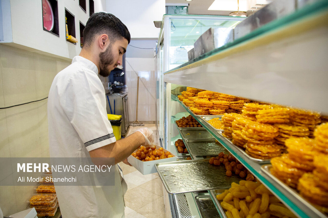 تصاویر: ضیافت زولبیا و بامیه در مشهد