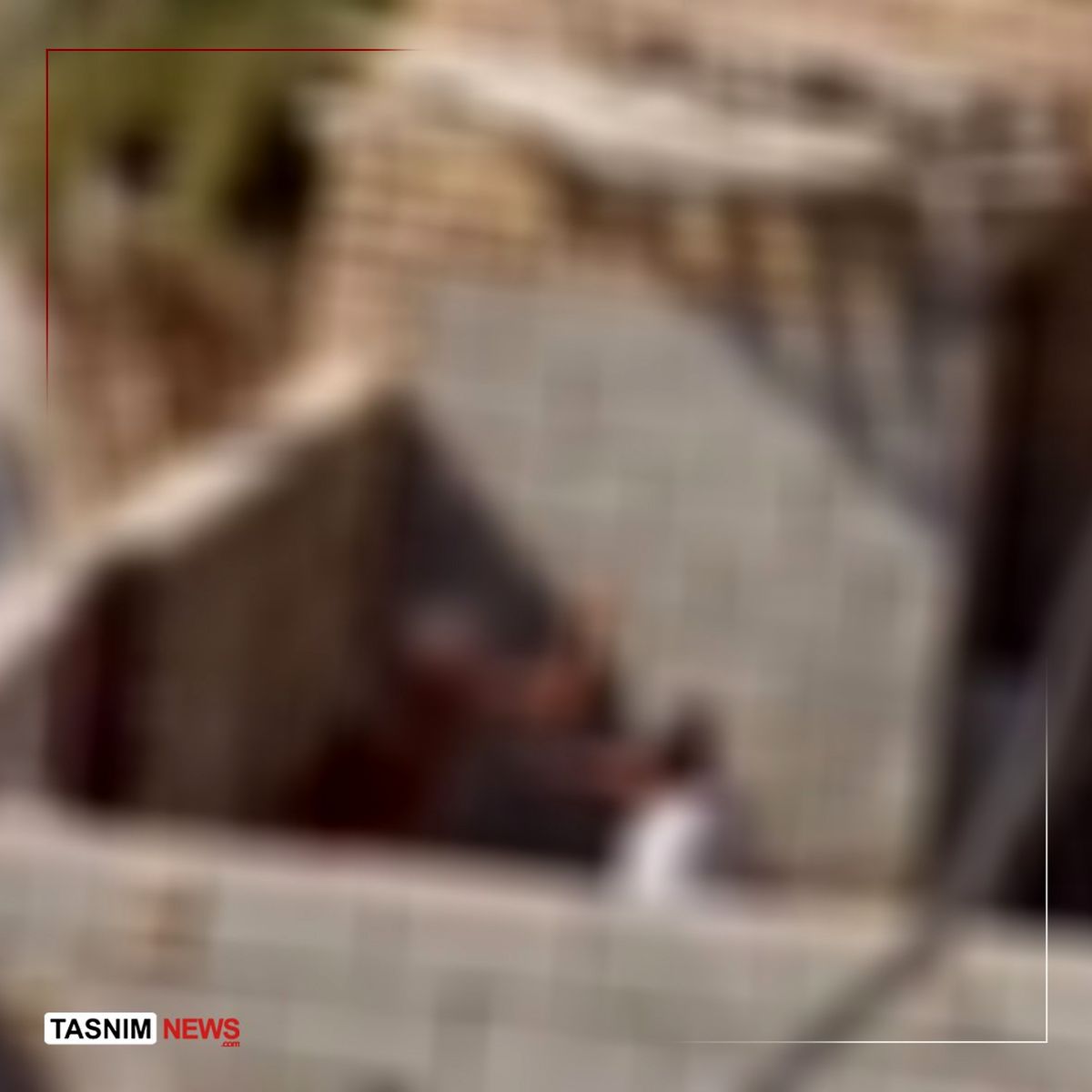 فردی که پدر پیر خود را در آبادان کتک می‌زد زندانی شد + عکس