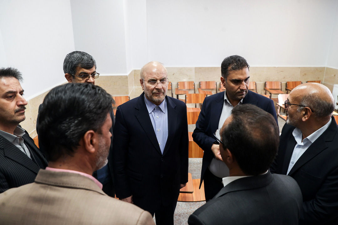  افتتاح دو مجموعه آموزشی در میبد و اردکان با حضور قالیباف 
